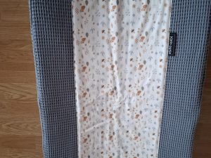 Aankleedkussenhoes jeansblauw met perzik blaadjes en paddestoeltjes