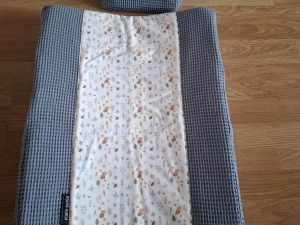 Set aankleedkussenhoes en commodemandje jeansblauw met perzik en paddestoeltjes herfst print